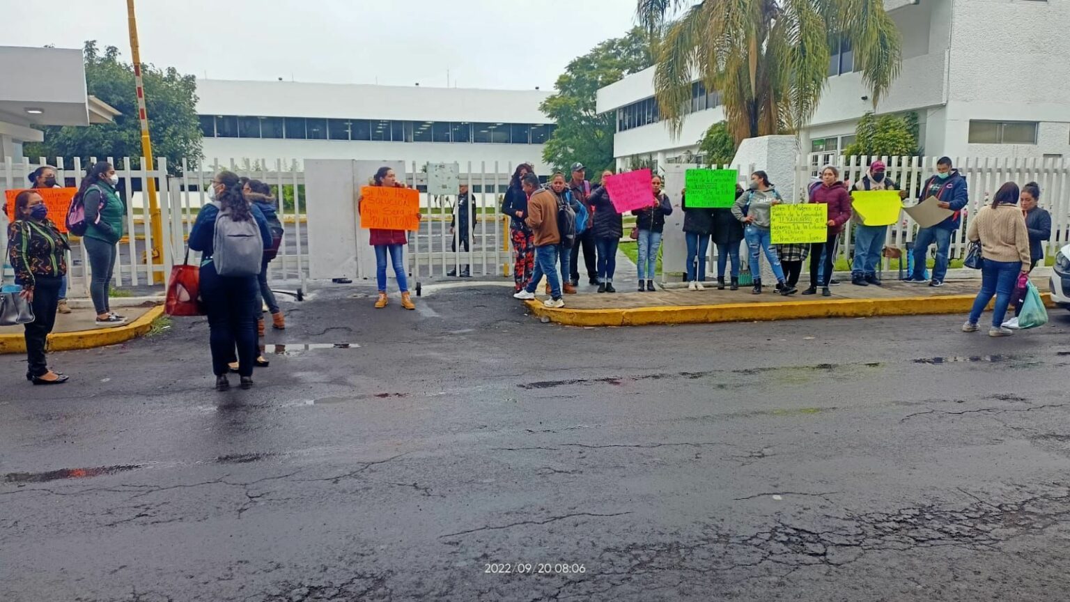 Trabajadores Y Padres De Familia Paralizan Oficinas De La SEE