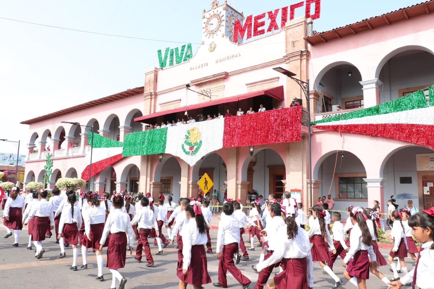 Saldo blanco en festejos y desfiles patrios de Michoacán