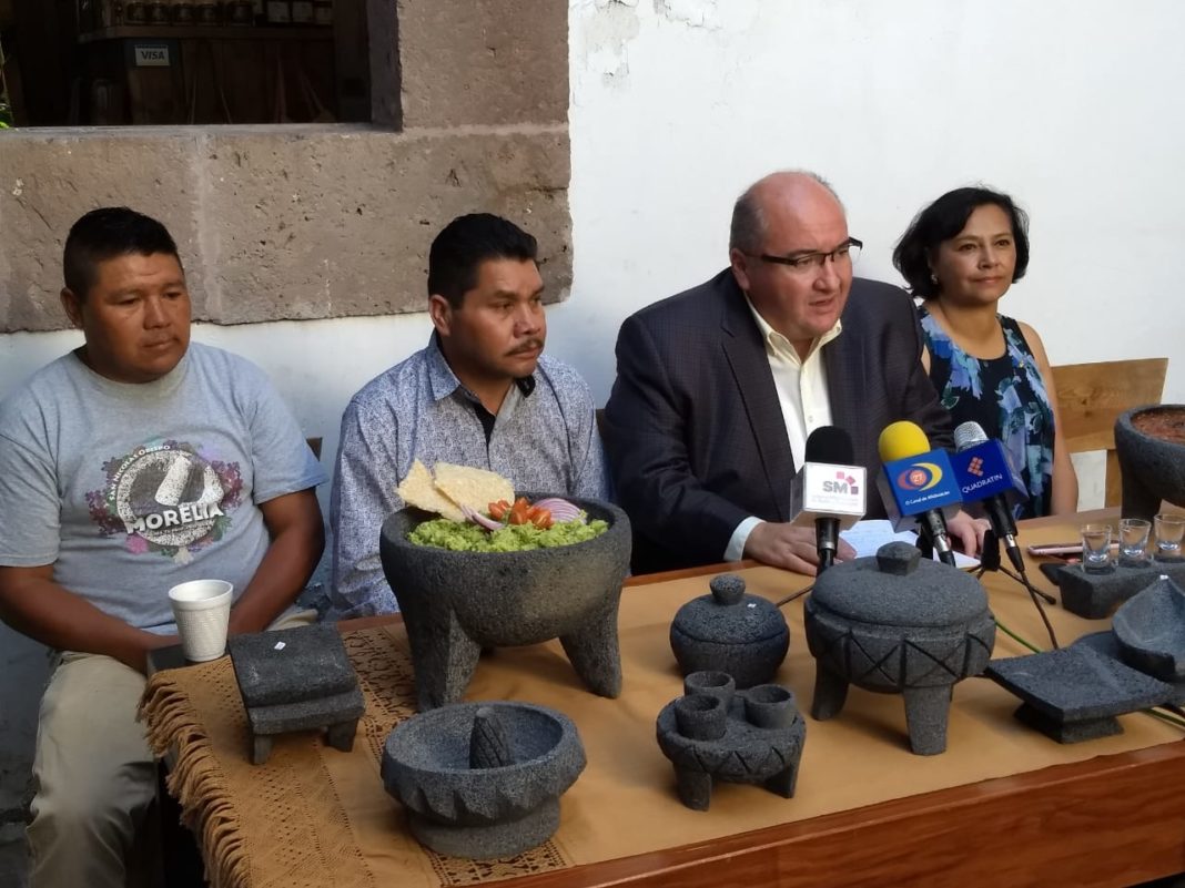 Elaboran el molcajete más grande del mundo en Morelia - La Prensa