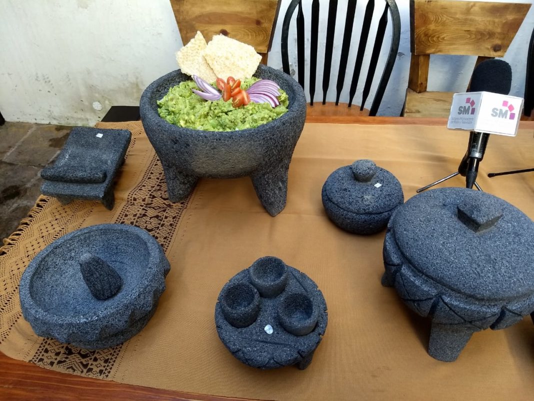 Elaboran el molcajete más grande del mundo en Morelia - La Prensa