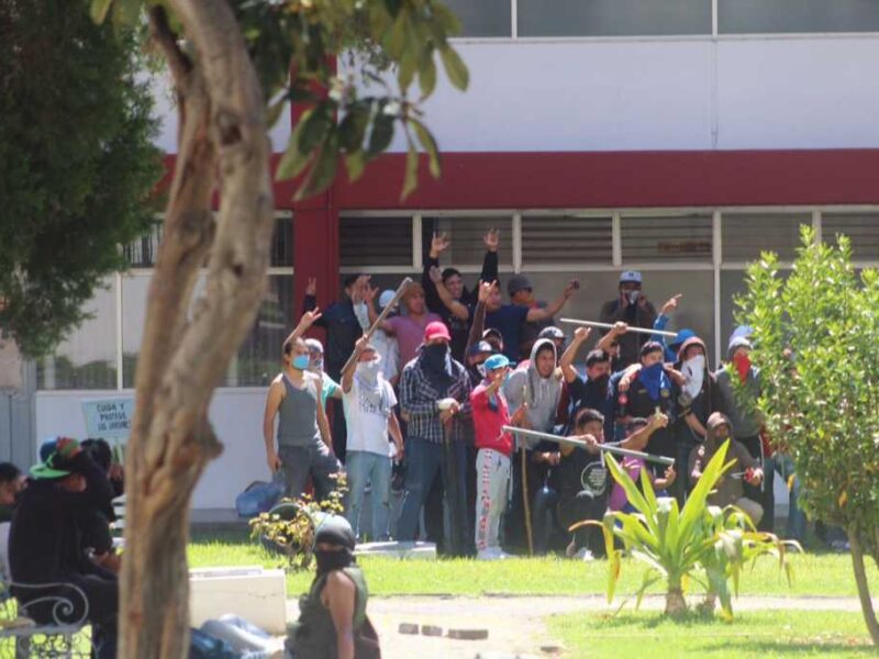 Casas del Estudiante ceden a toma, con "billete de por medio", asegura parista