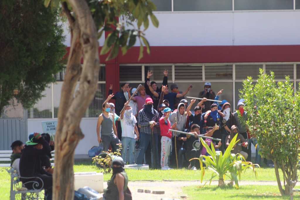 Casas del Estudiante ceden a toma, con "billete de por medio", asegura parista