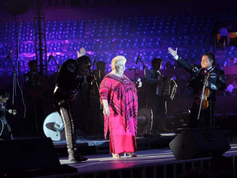 Paquita la del Barrio emociona en Morelia