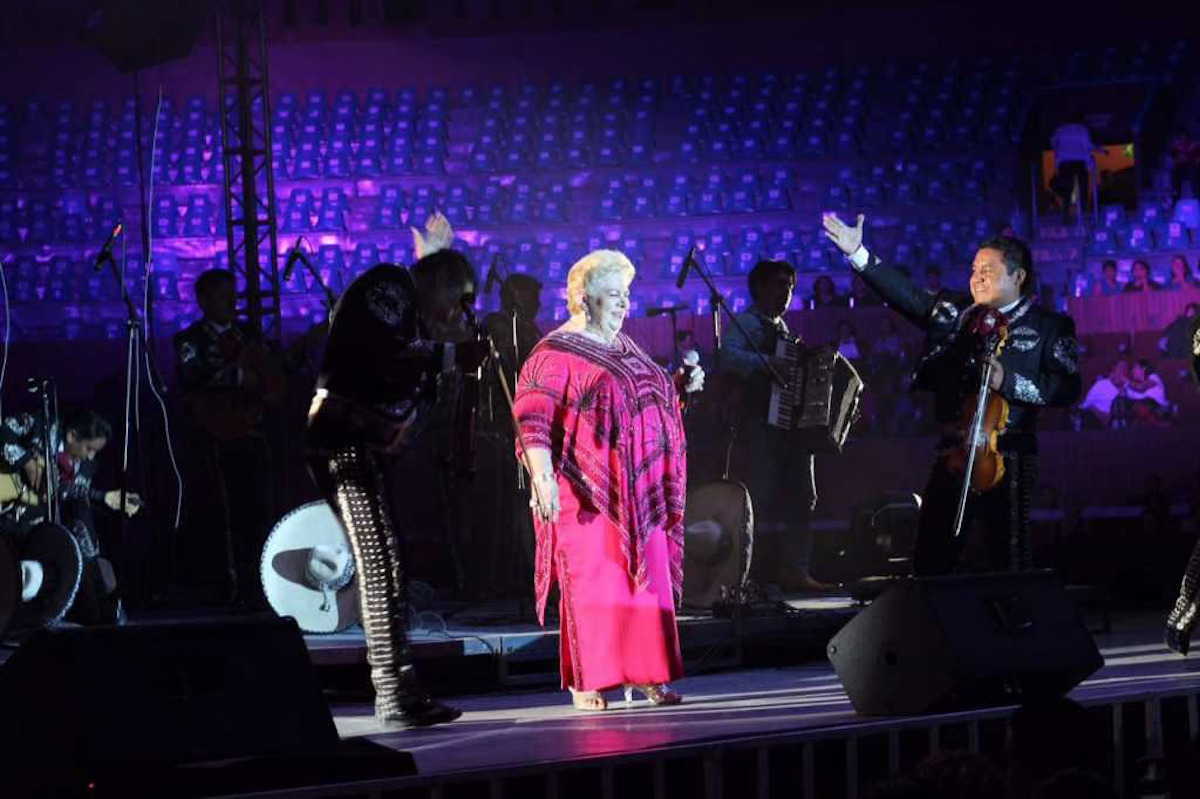 Paquita la del Barrio emociona en Morelia