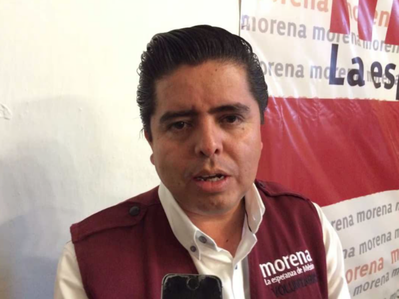 Confirma líder de MORENA en Michoacán que sí cobra en la SEE pero que pedirá licencia