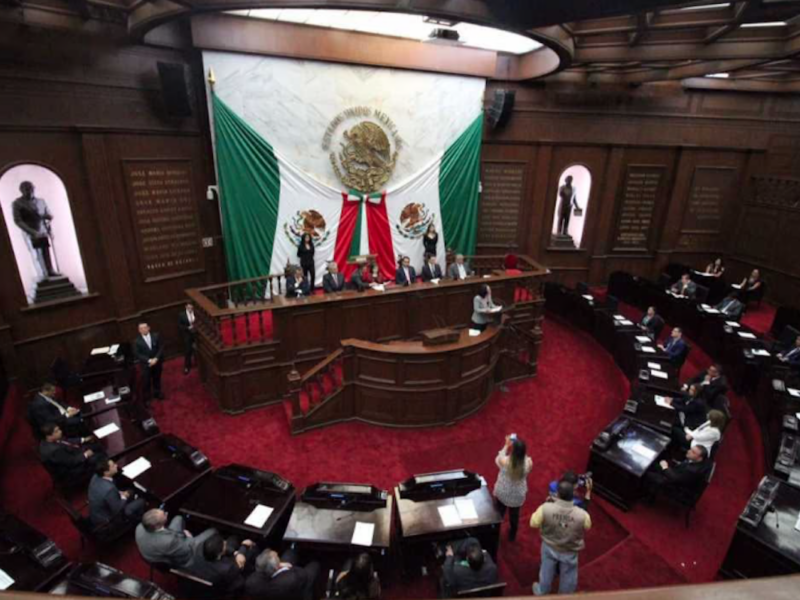 Denuncian extorsión y tratos turbios en Congreso de Michoacán