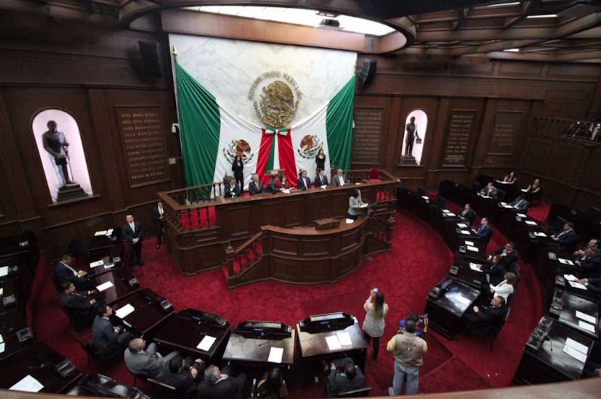 Denuncian extorsión y tratos turbios en Congreso de Michoacán