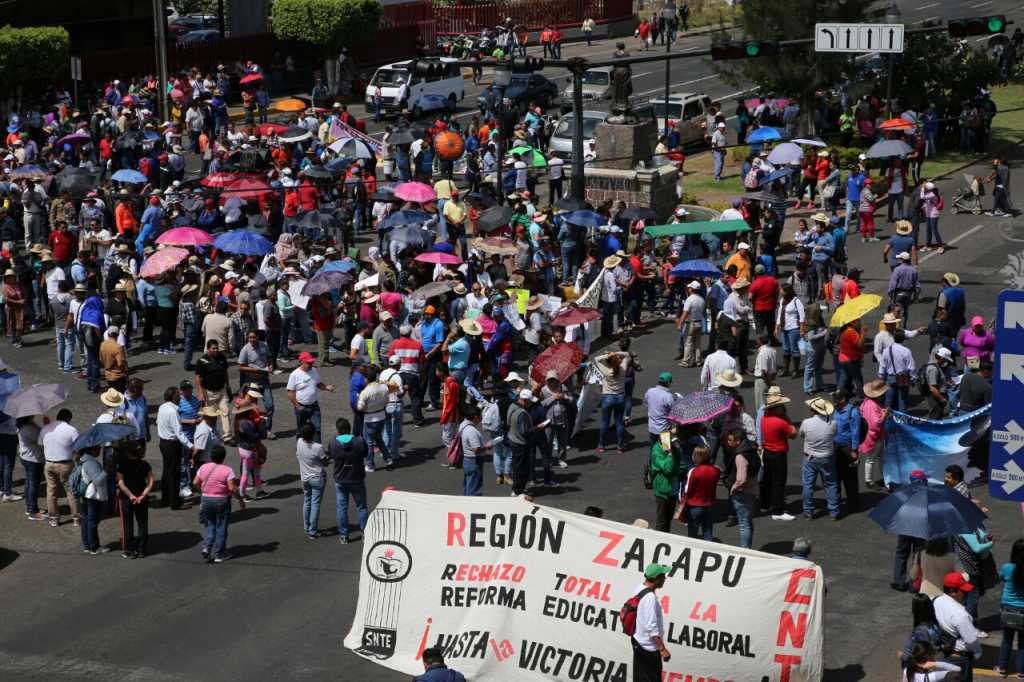 CNTE Marcha: exige pago de bonos y liberación de detenidos en Caltzontzin