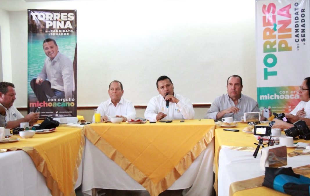 El precandidato Carlos Torres Piña, al Senado señaló los sectores con los que se ha reunido