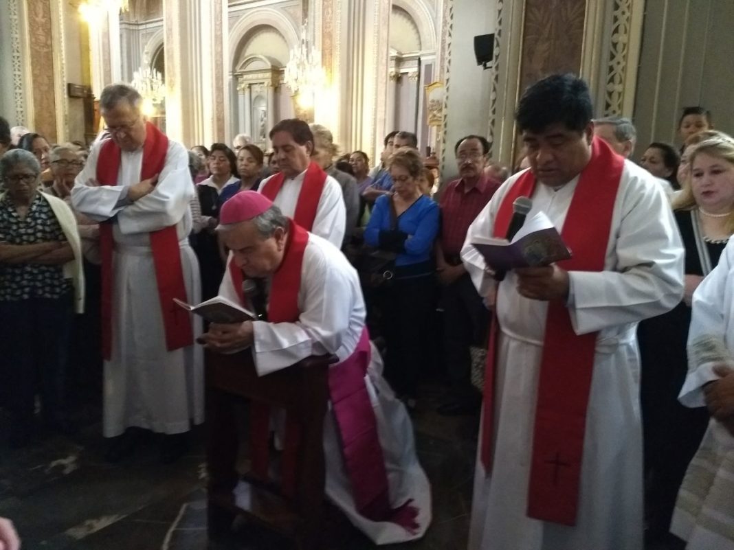 Conmemora Iglesia pasión y muerte de Jesúcristo