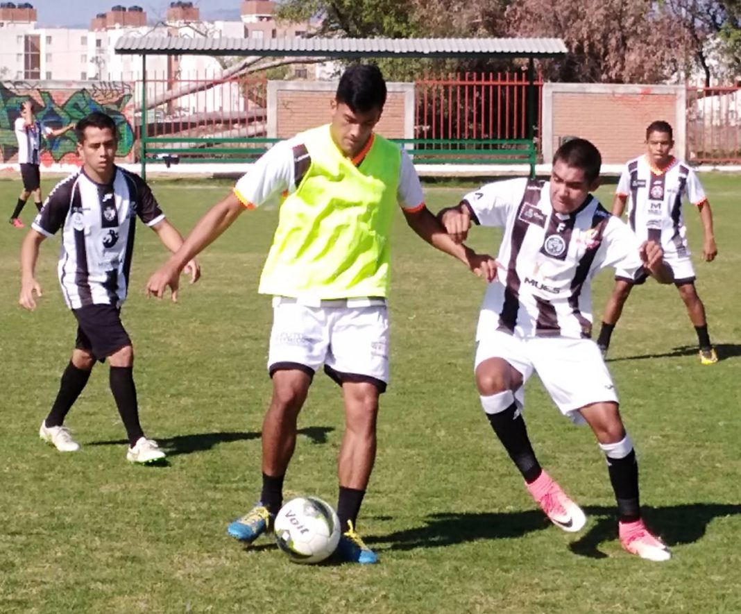 Atlético Valladolid en la penúltima jornada de la campaña 2017-2018 de la Tercera División visitará este sábado a las Iguanas de Zihuatanejo a jugarse a partir de las 16:00 horas a celebrarse sobre la cancha de la Unidad Deportiva de Zihuatanejo