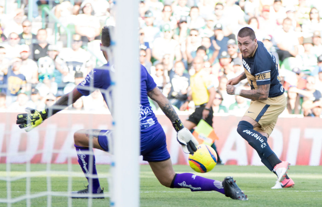 Pumas rasguña la calificación al vencer a Santos