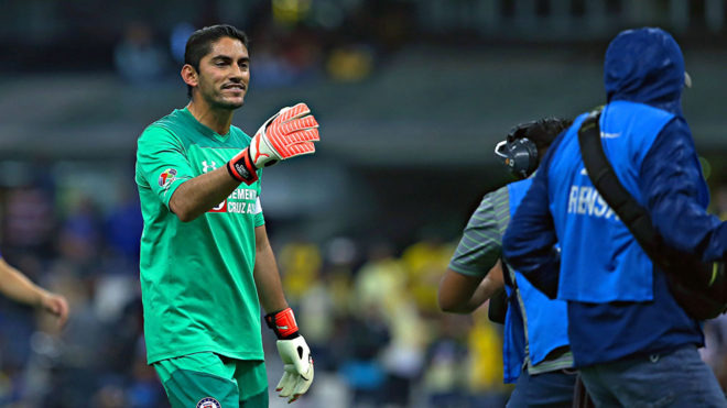 Con la frustración tras la derrota ante América, el arquero de la selección mexicana señaló que el camarógrafo lo provocó