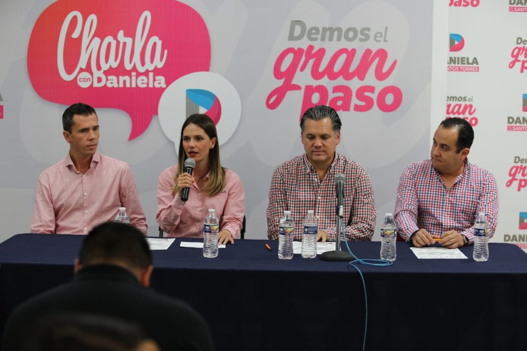 Daniela de los Santos y AIEMAC firmaron acuerdo a favor de los industriales