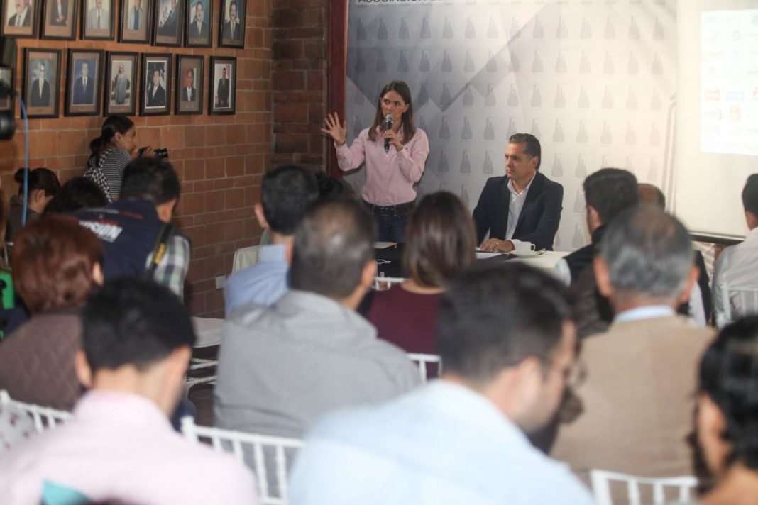 Reitera Daniela de los Santos compromiso con industriales