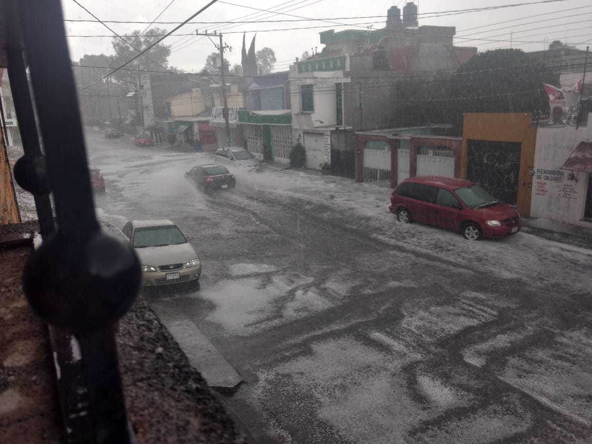 Azota fuerte lluvia y granizo a Morelia