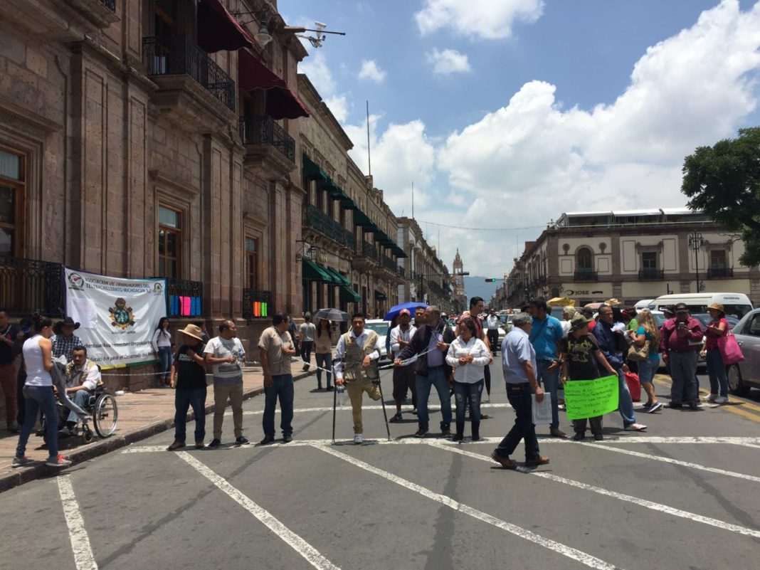 Encadenados de Telebachillerato exigen construcción de 15 planteles