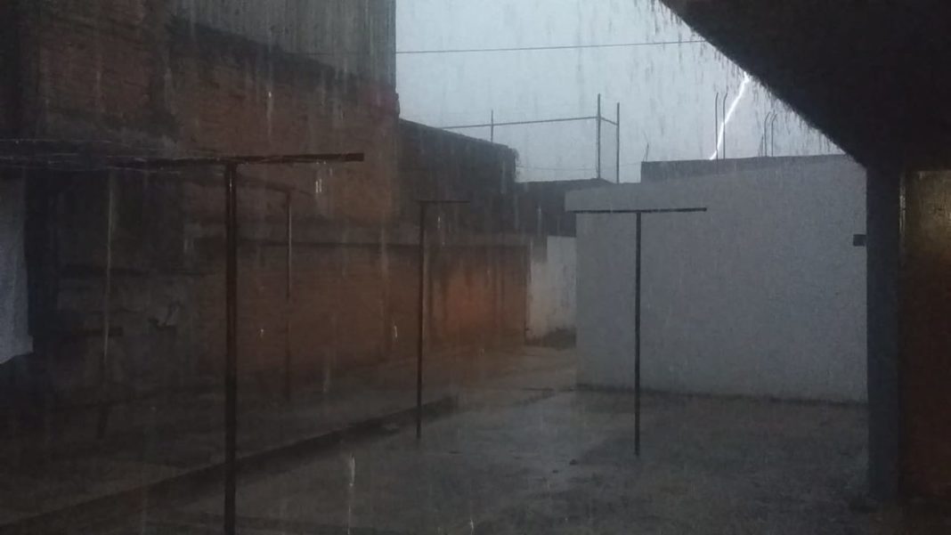 Azota fuerte tormenta eléctrica a Morelia