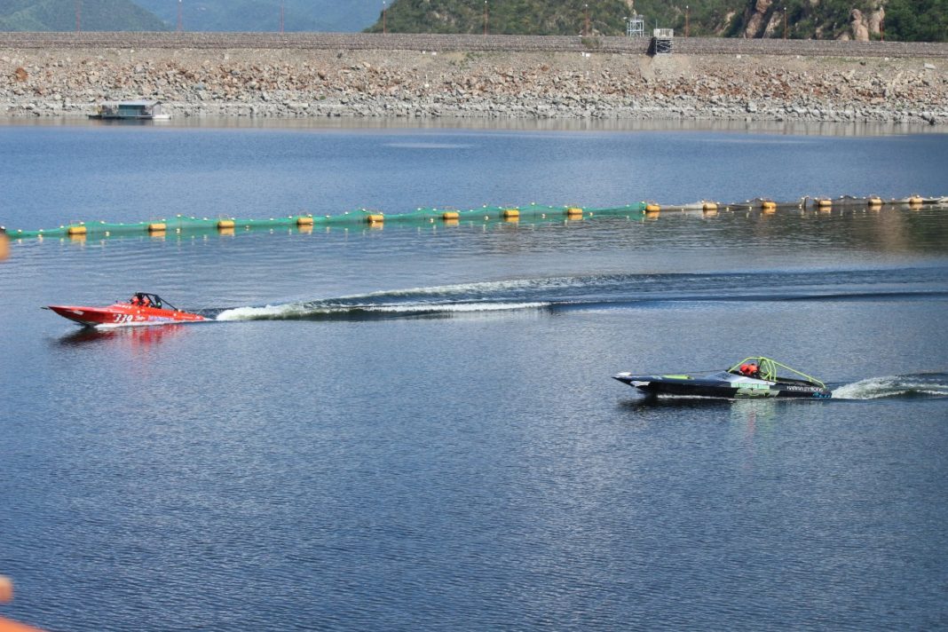 Chad Burns no suelta el liderato del Reto Mundial Náutico del Balsas 2018