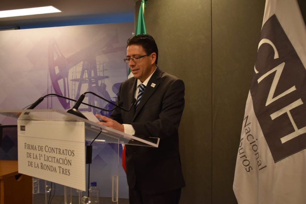 Renuncia presidente de la CNH