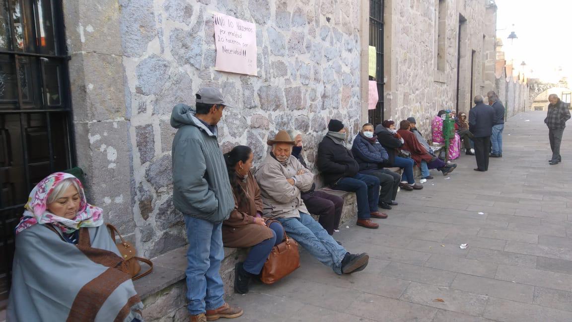 Jubilados ya esperan pagos atrasados en Tesorería Universitaria