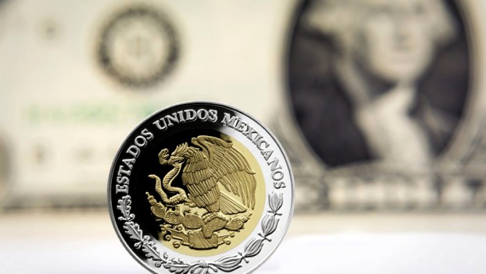 Peso mexicano recupera puntos ante el dólar
