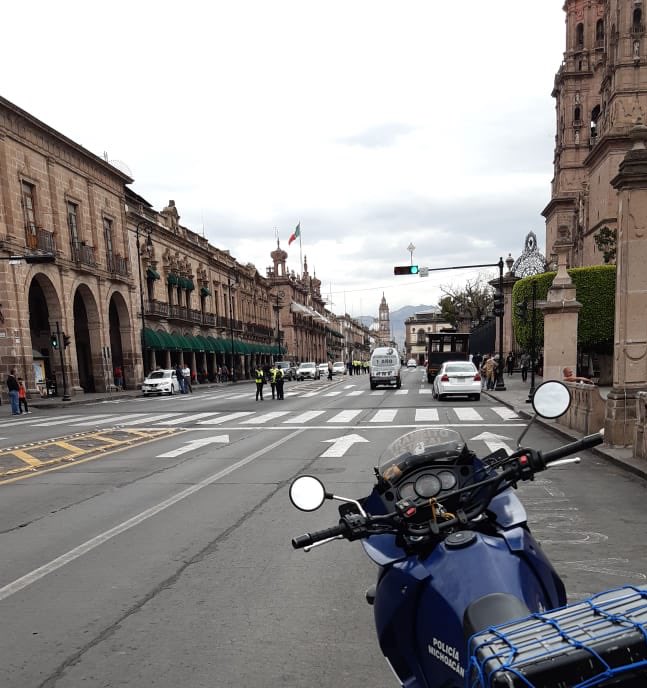 Transportistas liberan la avenida Madero