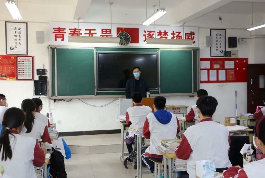 Retoman clases en China bajo máxima seguridad