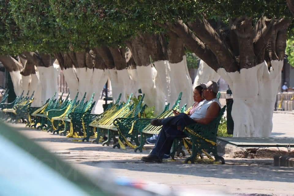 Morelianos continúan rompiendo sellos en bancas