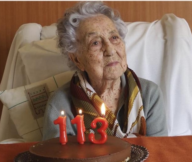 Supera mujer más longeva de España el Covid-19 a los 113 años