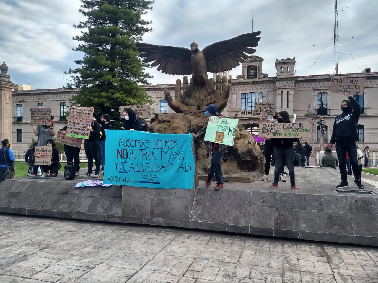 Ecologistas, feministas, espectáculos y Salud se manifiestan contra AMLO