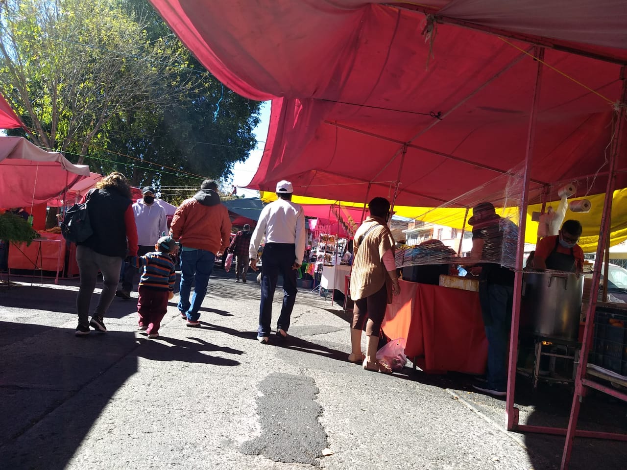 por segundo domingo abren los tianguis