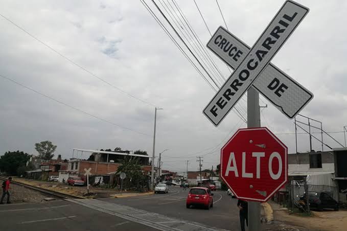 Puente a desnivel en Siervo de la Nación con solo 7% de avance