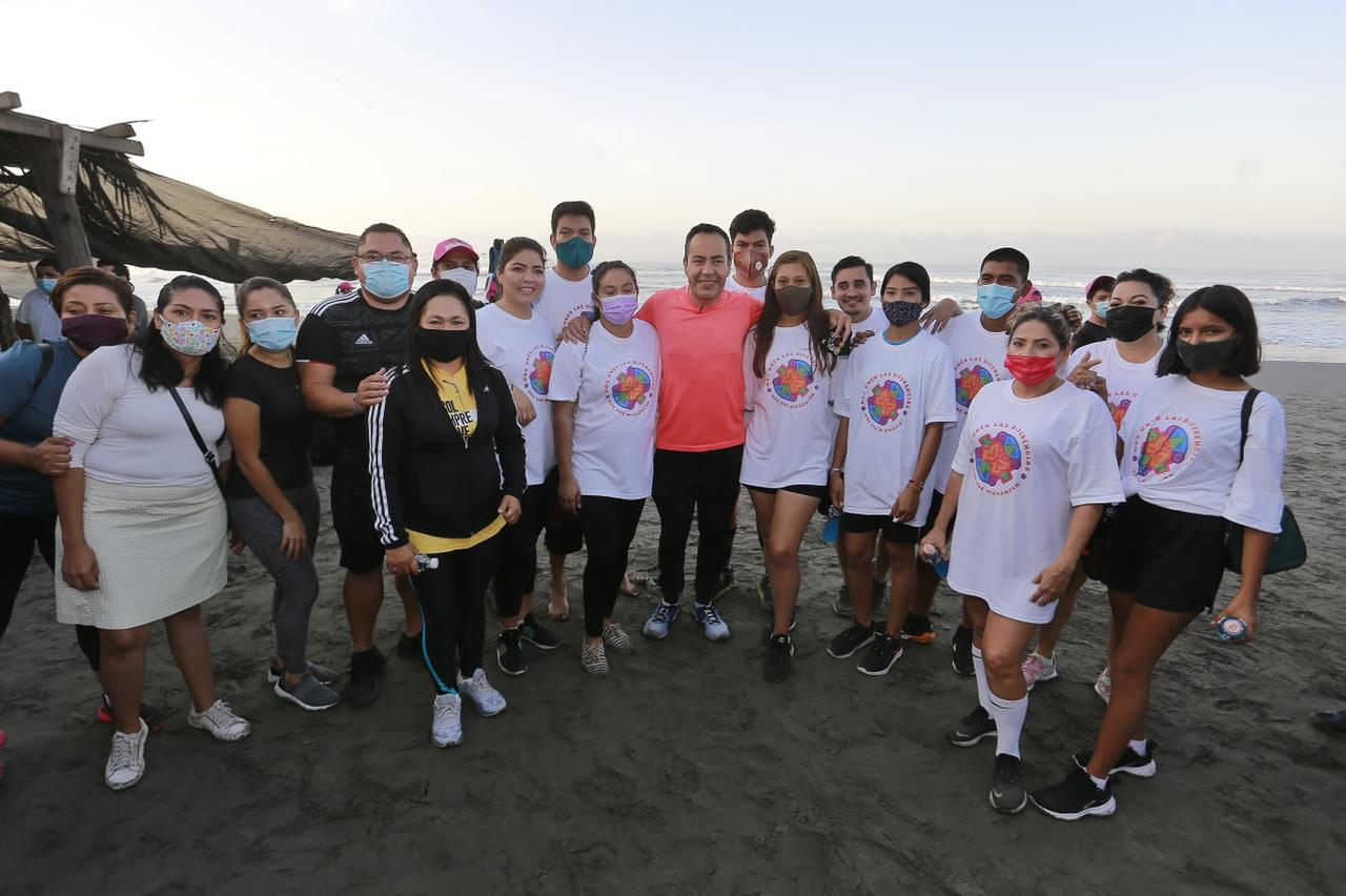 equipo con los jóvenes Carlos Herrera