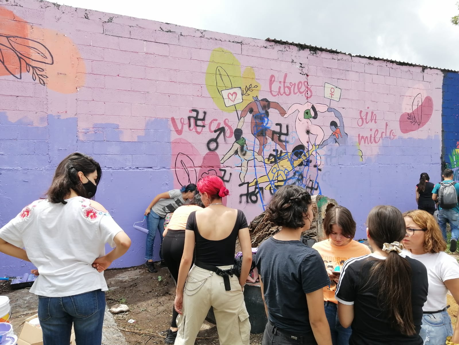 Mientras restauramos este mural, otra mujer muere en Michoacán feministas