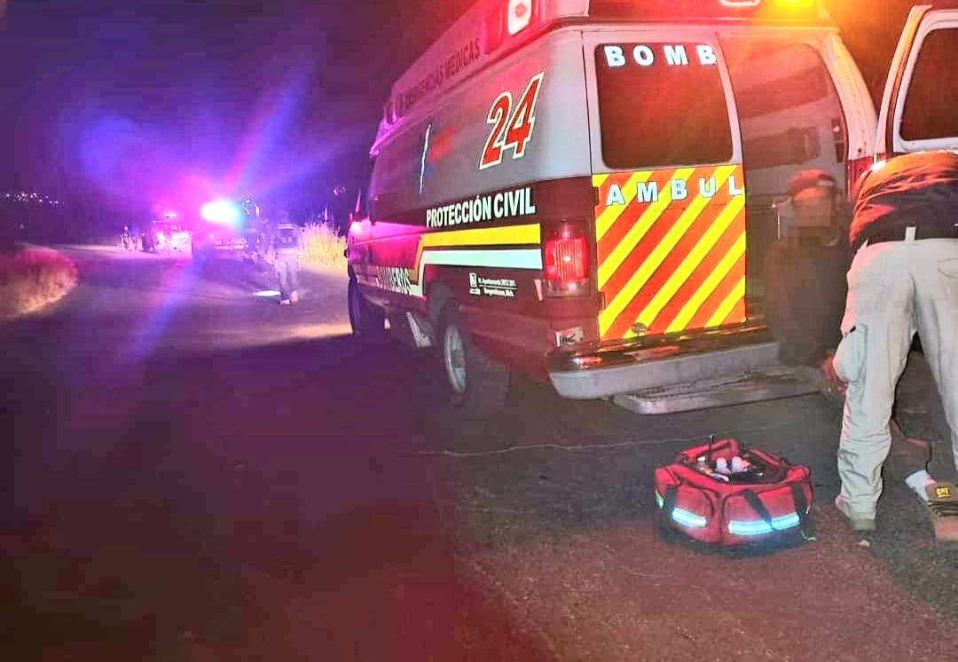 Chocan dos camionetas en la carretera a Ruiz Cortinez