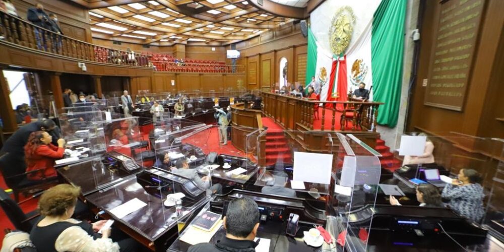 Diputados de Michoacán cobrarán 43 mil de aguinaldo por 3 meses trabajados