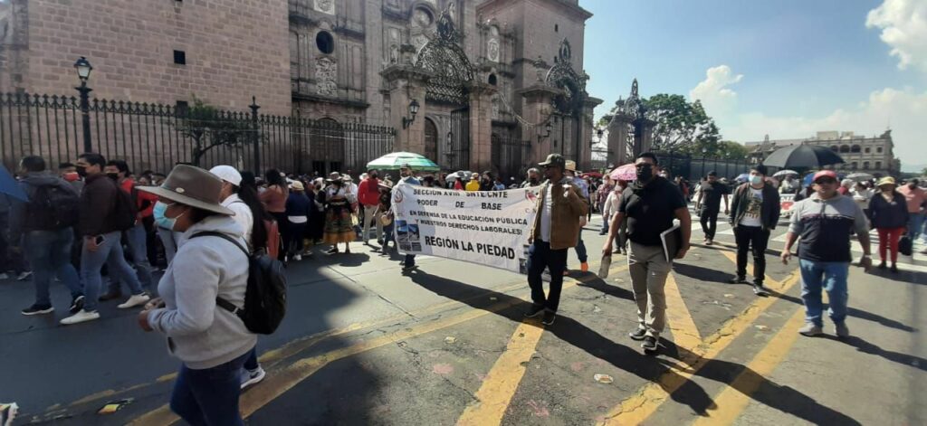 Magisterio amaga con plantón de no destituir a director de Educación Indígena