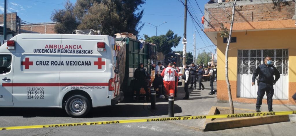 Balean al operador de una camioneta recolectora de basura en Morelia