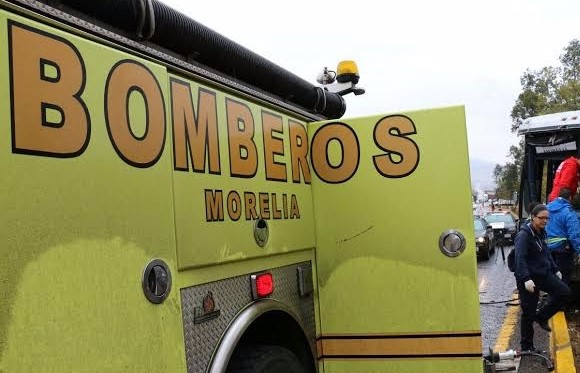 Se incendia una vivienda en la colonia Lomas del Punhuato