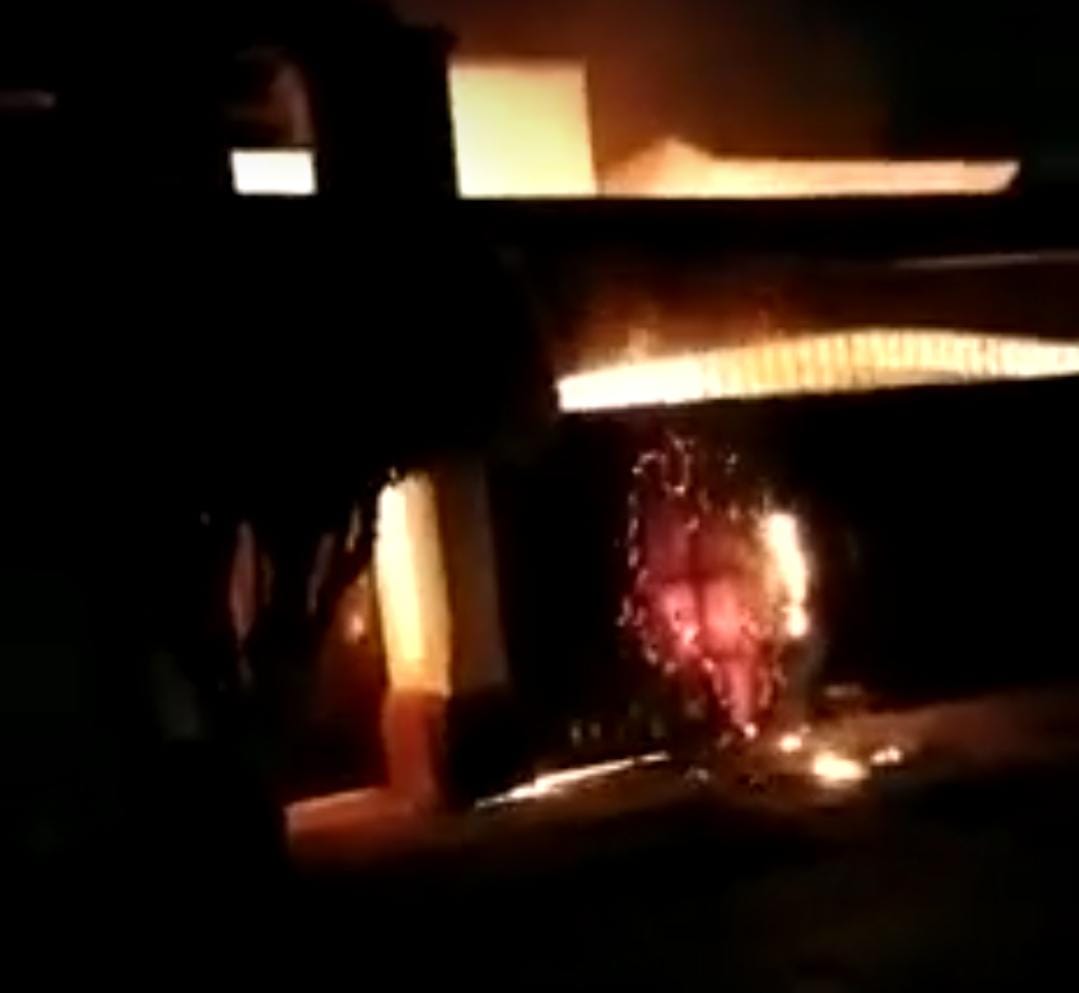 prenden fuego a una vivienda en Morelia