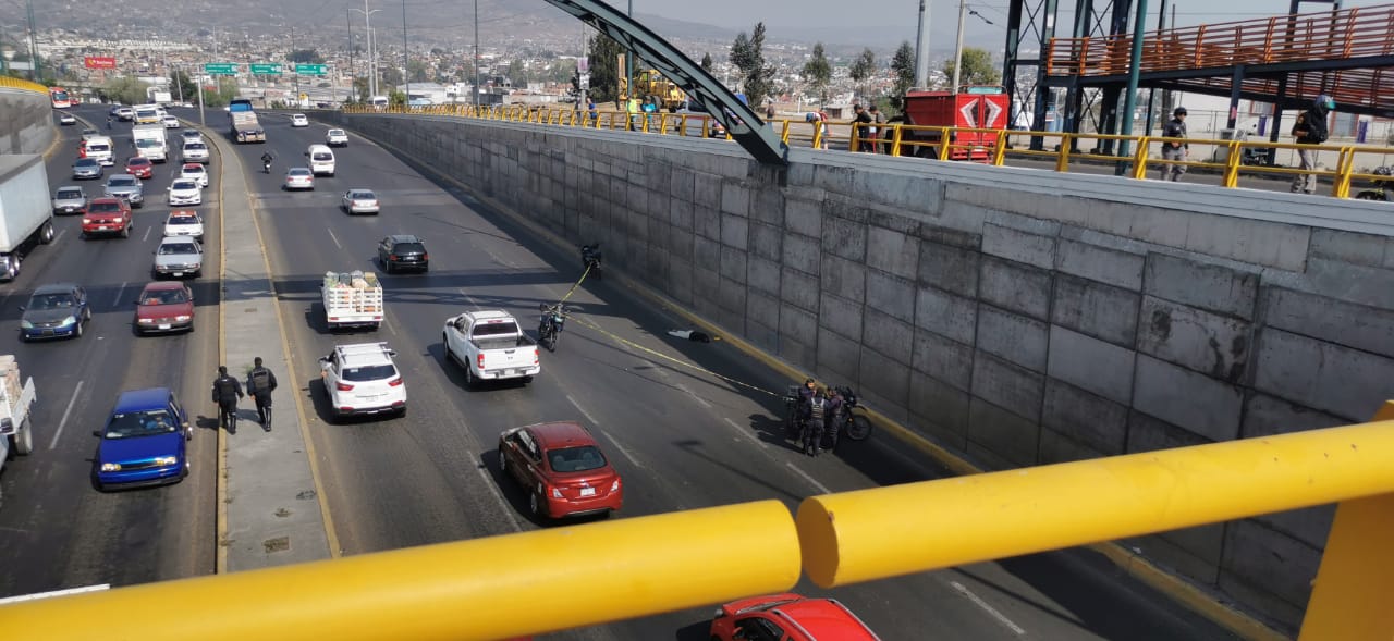 Fallece sujeto que se lanzó de puente vehicular en Morelia