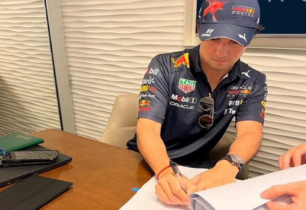 Extiende Checo Pérez Su Contrato Con Red Bull Hasta 2024