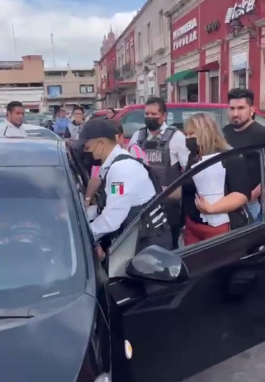 Policía de Morelia arma espectacular operativo contra conductor de Uber