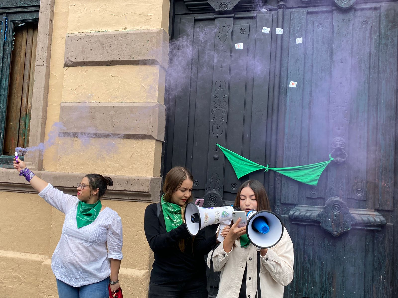 Colectivas feministas exigen ingresar al Congreso y emitir posicionamiento