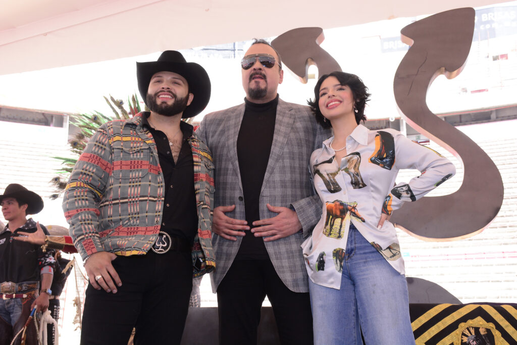 Habla Pepe Aguilar sobre posible independencia musical de sus hijos2