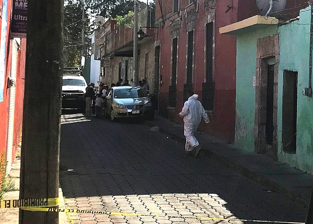 Hombre es asesinado a balazos dentro de su casa en Morelia