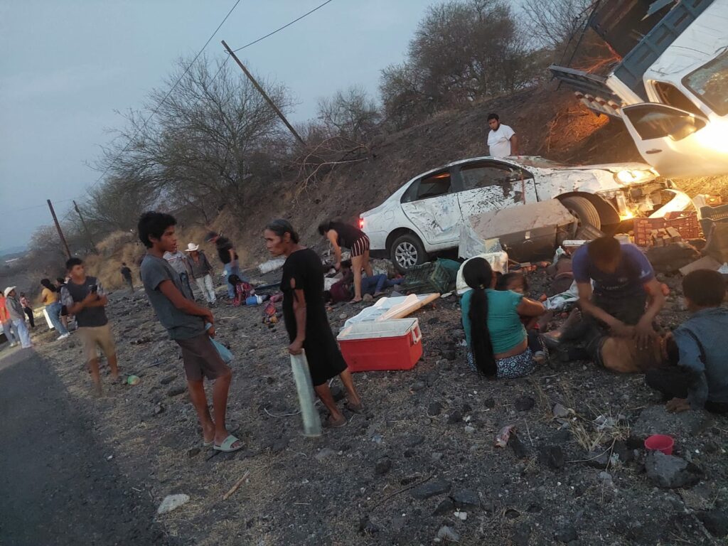 Accidente en autopista Cuatro Caminos-Apatzingán deja menor sin vida