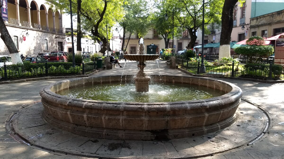 Jardín de Las Rosas, romántica plazuela en el Centro de Morelia