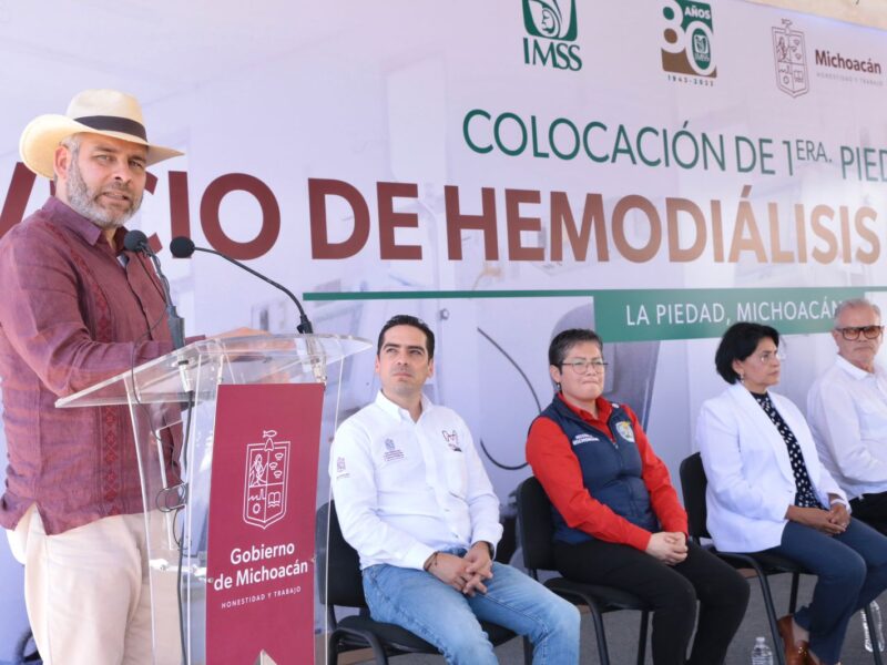 Coloca Bedolla primera piedra de Unidad de Hemodiálisis en IMSS La Piedad